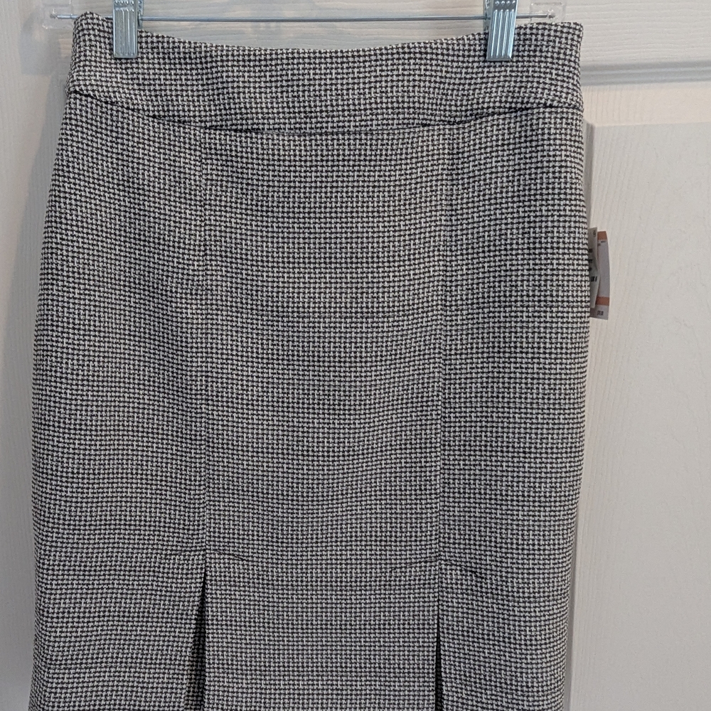 Classic Black and White Houndstooth Skirt